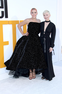 Michelle Williams feet photo thumbnail
