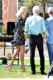 Holly Willoughby feet photo thumbnail