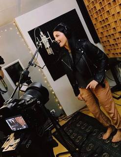 Maite Perroni feet photo thumbnail