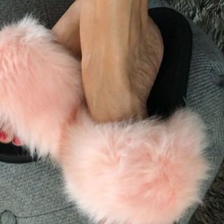Andrea McLean feet photo thumbnail