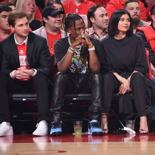 Kylie Jenner feet photo thumbnail
