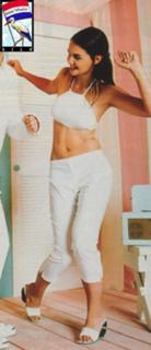 Katie Holmes feet photo thumbnail