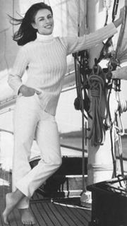 Elizabeth Hurley feet photo 1