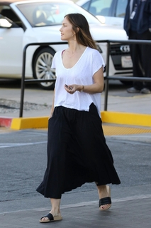 Minka Kelly feet photo thumbnail