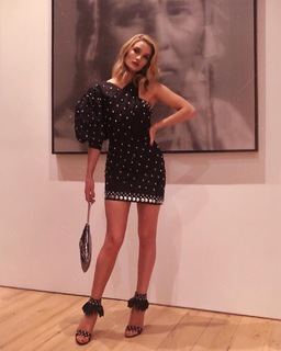 Rosie Huntington-Whiteley feet photo thumbnail