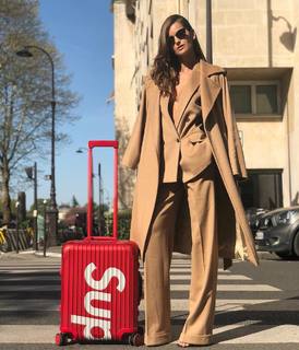 Izabel Goulart feet photo thumbnail
