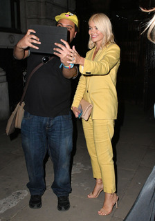 Holly Willoughby feet photo thumbnail