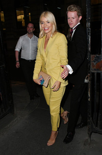 Holly Willoughby feet photo thumbnail