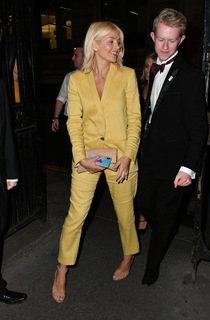 Holly Willoughby feet photo thumbnail