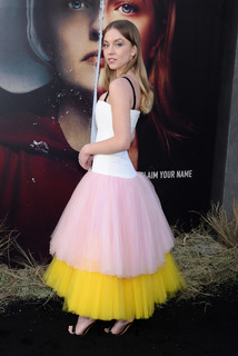 Sydney Sweeney feet photo thumbnail