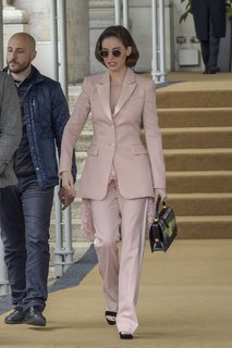 Alison Brie feet photo thumbnail