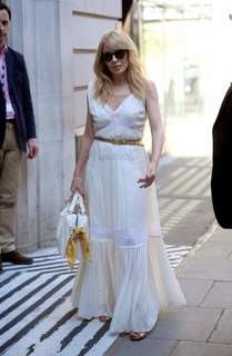 Kylie Minogue feet photo thumbnail