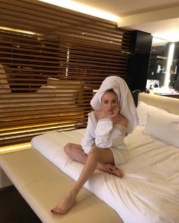Xenia Tchoumitcheva feet photo thumbnail