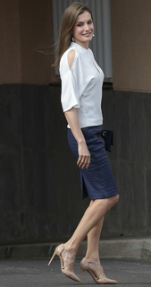 Queen Letizia of Spain feet photo thumbnail