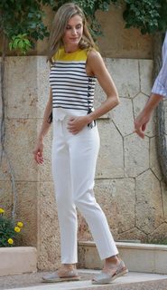Queen Letizia of Spain feet photo thumbnail