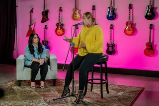 Demi Lovato feet photo thumbnail