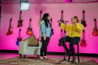 Demi Lovato feet photo thumbnail