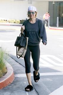 Lisa Rinna feet photo thumbnail