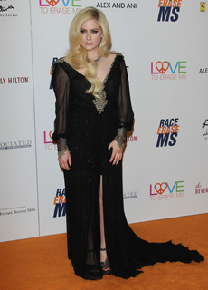 Avril Lavigne feet photo thumbnail