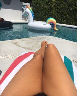 Carmen Electra feet photo thumbnail