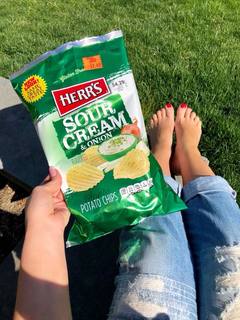 Lisa Robertson feet photo thumbnail