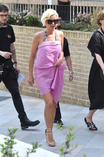 Denise Van Outen feet photo thumbnail