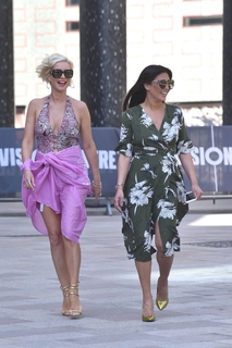 Denise Van Outen feet photo thumbnail