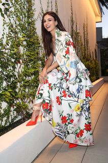 Victoria Justice feet photo thumbnail