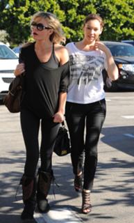 Kelly Brook feet photo thumbnail