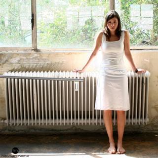 Aylin Tezel feet photo 4