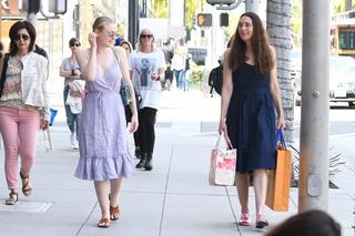 Dakota Fanning feet photo thumbnail