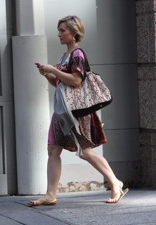 Allison Mack feet photo 5
