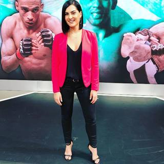 Megan Olivi feet photo thumbnail