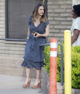 Jessica Alba feet photo thumbnail