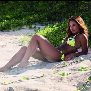 Sabrina Sato feet photo thumbnail