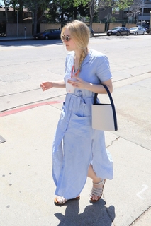 Dakota Fanning feet photo thumbnail