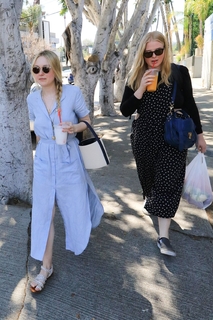 Dakota Fanning feet photo thumbnail