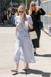 Dakota Fanning feet photo thumbnail