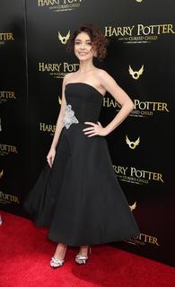 Sarah Hyland feet photo thumbnail