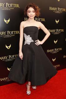 Sarah Hyland feet photo thumbnail