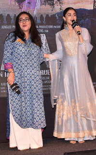 Alia Bhatt feet photo thumbnail