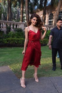 Jacqueline Fernandez feet photo thumbnail