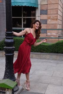 Jacqueline Fernandez feet photo thumbnail