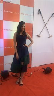 Kriti Sanon feet photo thumbnail