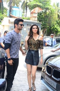 Kriti Sanon feet photo thumbnail