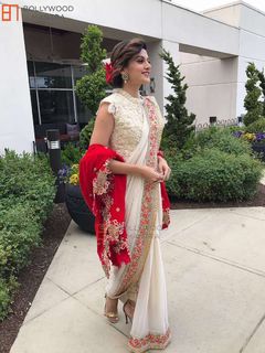 Taapsee Pannu feet photo thumbnail