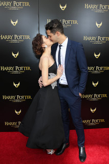 Sarah Hyland feet photo thumbnail