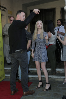 Amanda Seyfried feet photo thumbnail