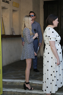 Amanda Seyfried feet photo thumbnail