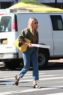 Sienna Miller feet photo thumbnail